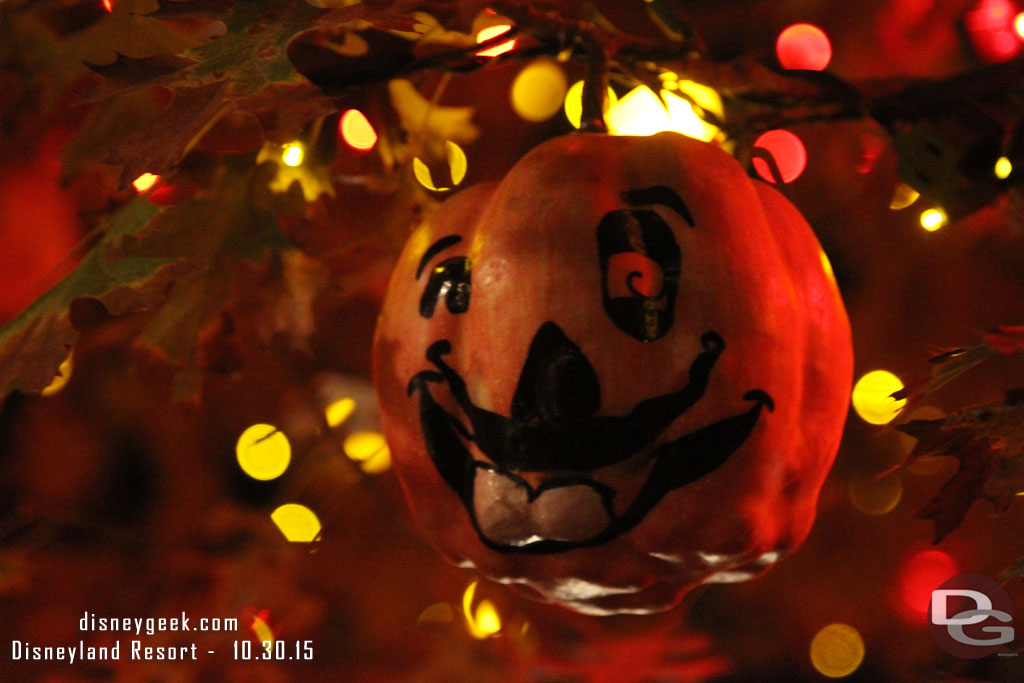 A closer look at the Halloween Tree in Frontierland