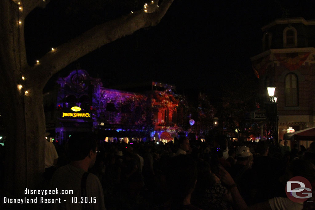 I opted to head for Main Street after Fantasmic.  Arriving just as Disneyland Forever was starting.  The street was crowded as usual so I went to Town Square to try the view from there vs pushing into the crowd.   The projections are not that good from this angle.. and they did not photograph well either.