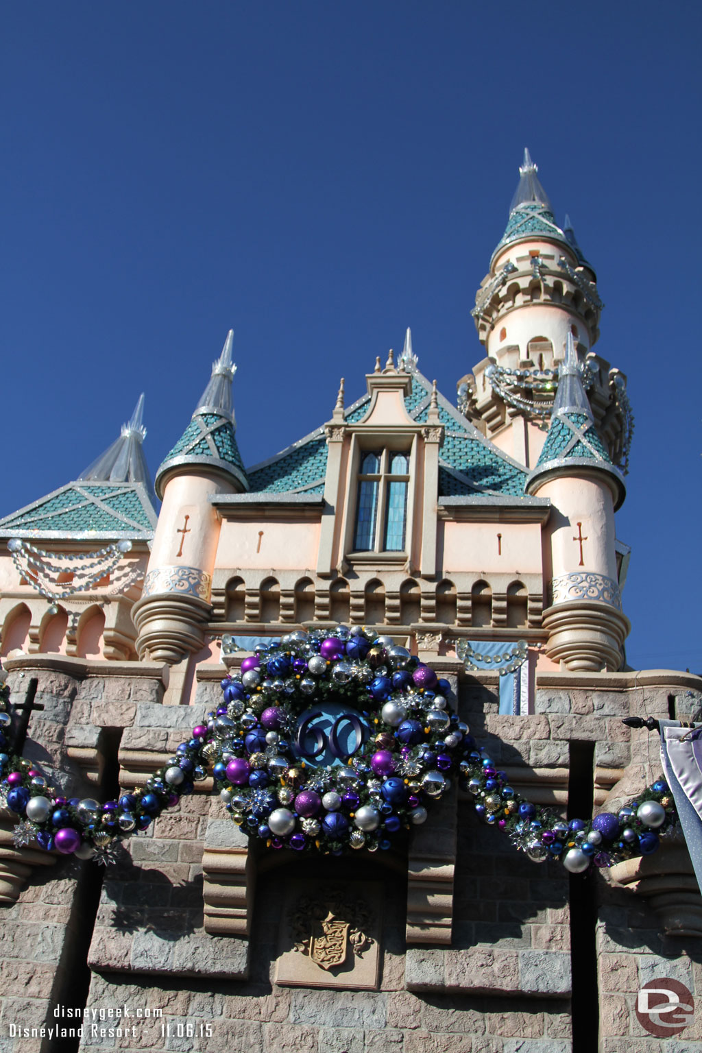 A closer look at the wreath.