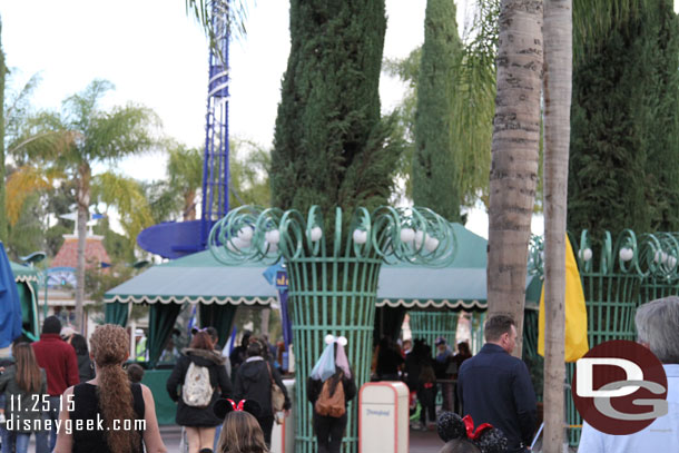 No line at security.  Notice the light/balloon on the right (of course directly behind a tree.. oops)