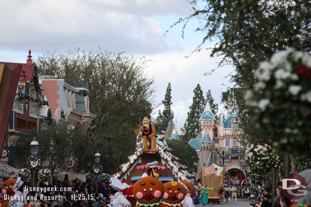 I paused to let the crowd go and watched some of the parade.