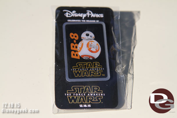 As you entered Cast Members were passing out commemorative pins for Star Wars: the Force Awakens.