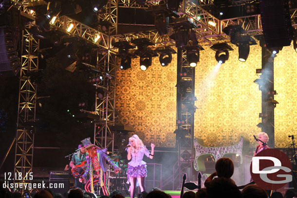 The Mad T Party Band performing.