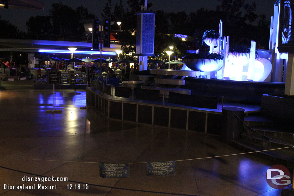 The Tomorrowland Terrace dance floor is roped off and not in use the last 7 hours of the Disneyland operating day.  The last Jedi Training ends around 5pm.