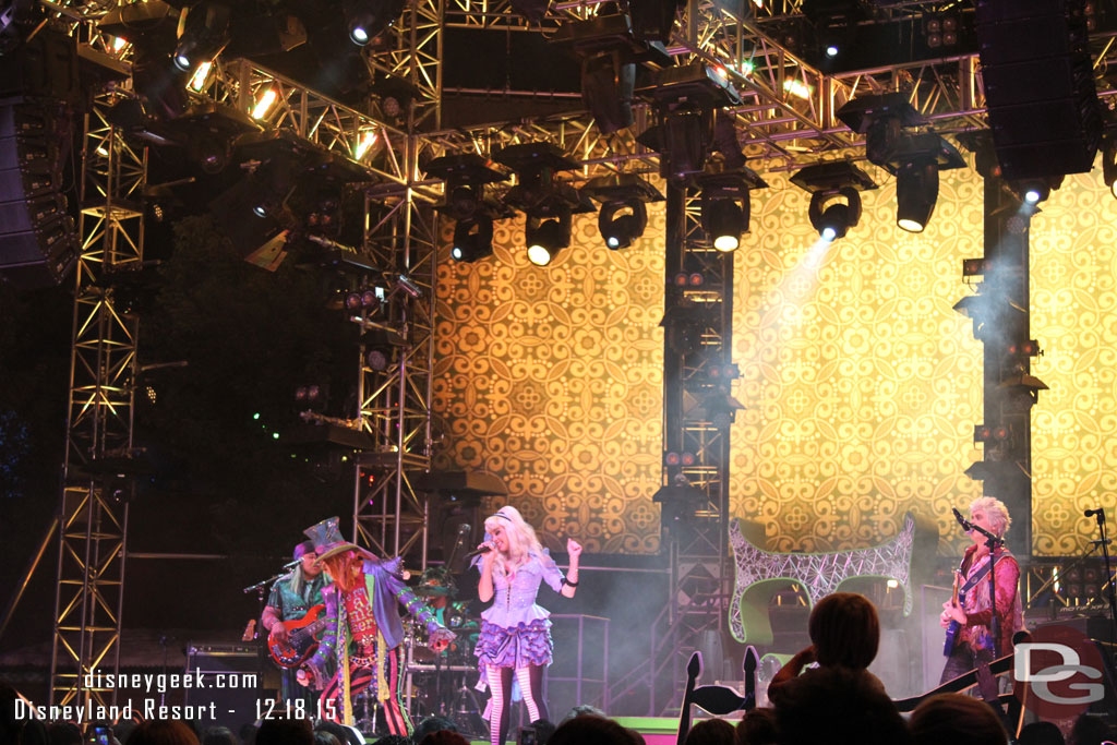 The Mad T Party Band performing.