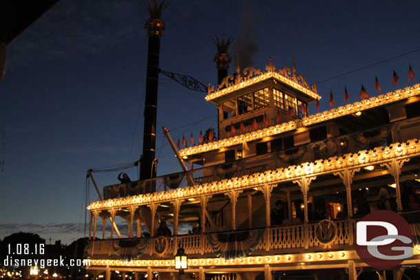 Waiting to board the final Mark Twain cruise of the day.