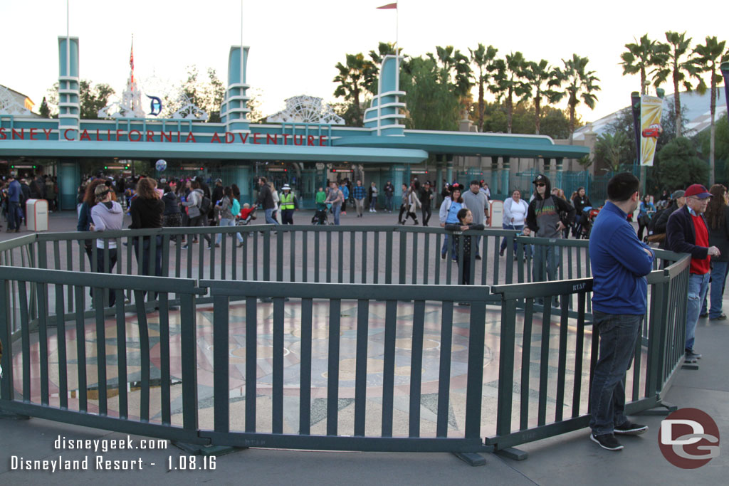 The center of the Esplanade was fenced off.  Guessing due to the rains.. this area is extremely slippery when wet.