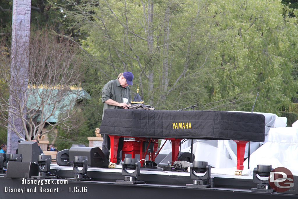 The segment featured Elton John performing.  Here is his piano.