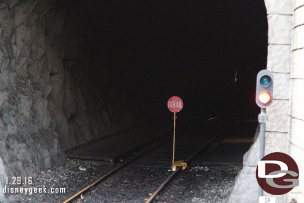 A closer look at the derail sign.