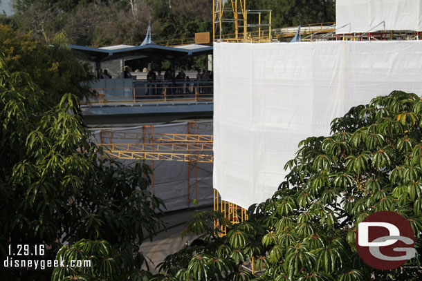 Thought this was interesting.  The lower level wrap/wall is attached to scaffolding that spans the track.  Guessing this was done because of the subs and Monorail queue over there.