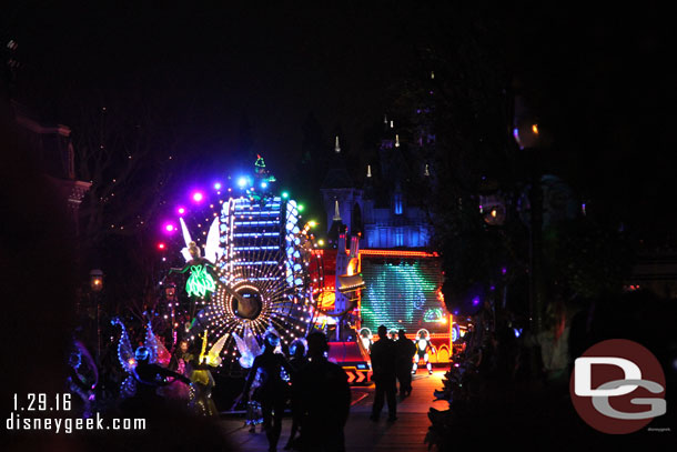 Found a spot for Paint the Night about 15 minutes before the start of the parade.