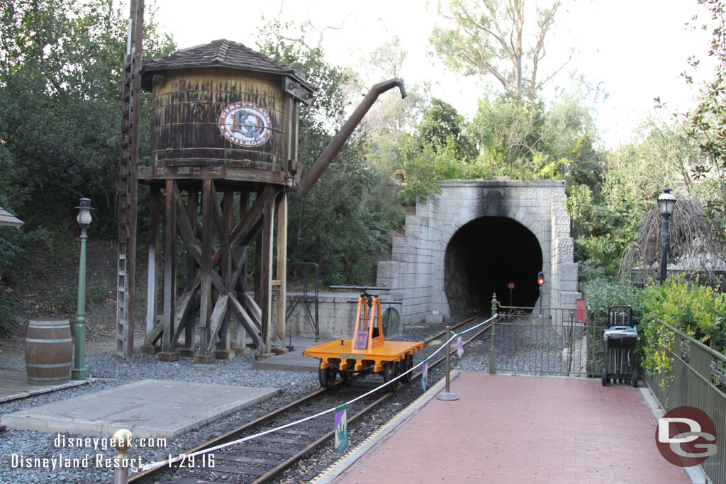 Before doing so the hand cart has also been moved to this station so you can get a better look at it.