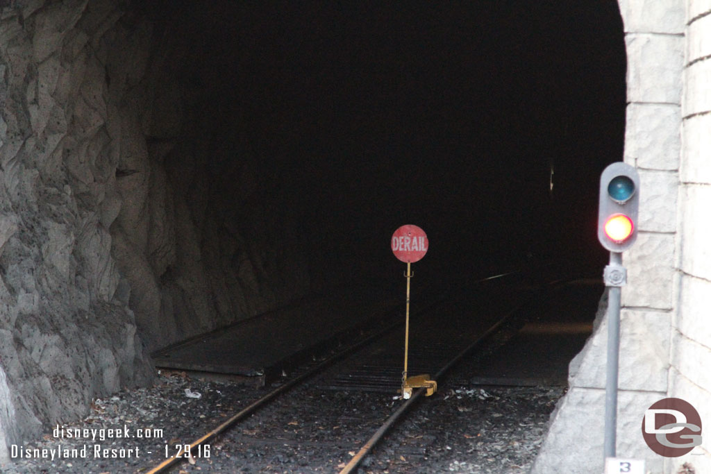 A closer look at the derail sign.