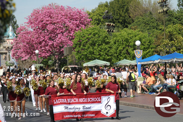 A band from Laguana Beach High School came marching along.  Noteworthy because it was not a pre-parade or affiliated with anything else.. just a random band marching through the park at 1:30pm