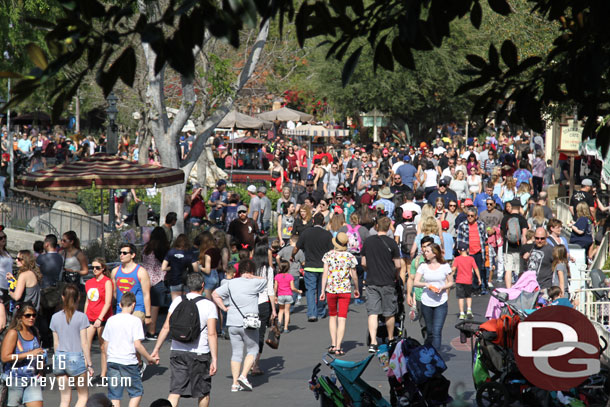 Looking toward Frontierland.  What ever happened to off season?