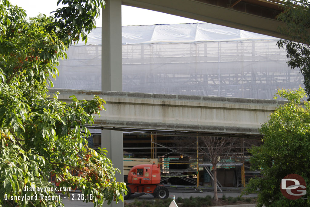 The back side of the queue.. scaffolding and other equipment.