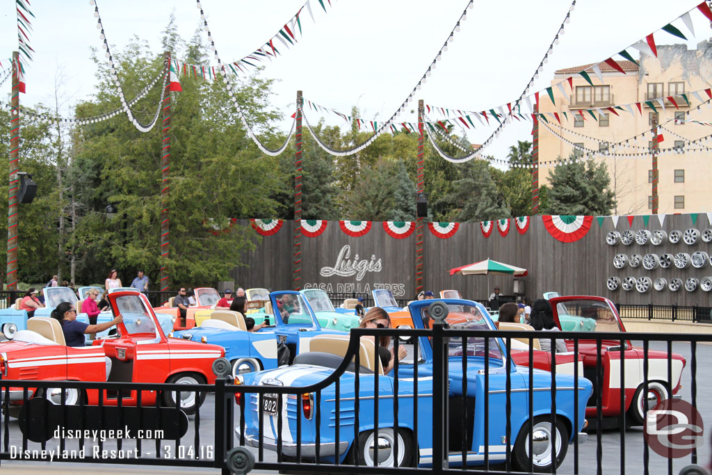 Exited the queue building and had a good look at the cars at 2:20pm, about an hour after entering the line.