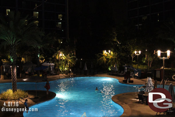 The pool reopened several weeks ago at the Disneyland Hotel but I had not walked by... so here is a picture.  A couple guests out this evening.