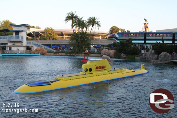 The sub lagoon as Monorail Blue arrives.