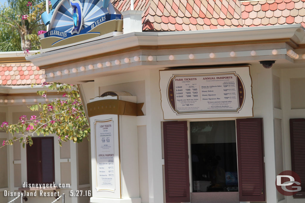 No visible progress on the ticket booth screens.