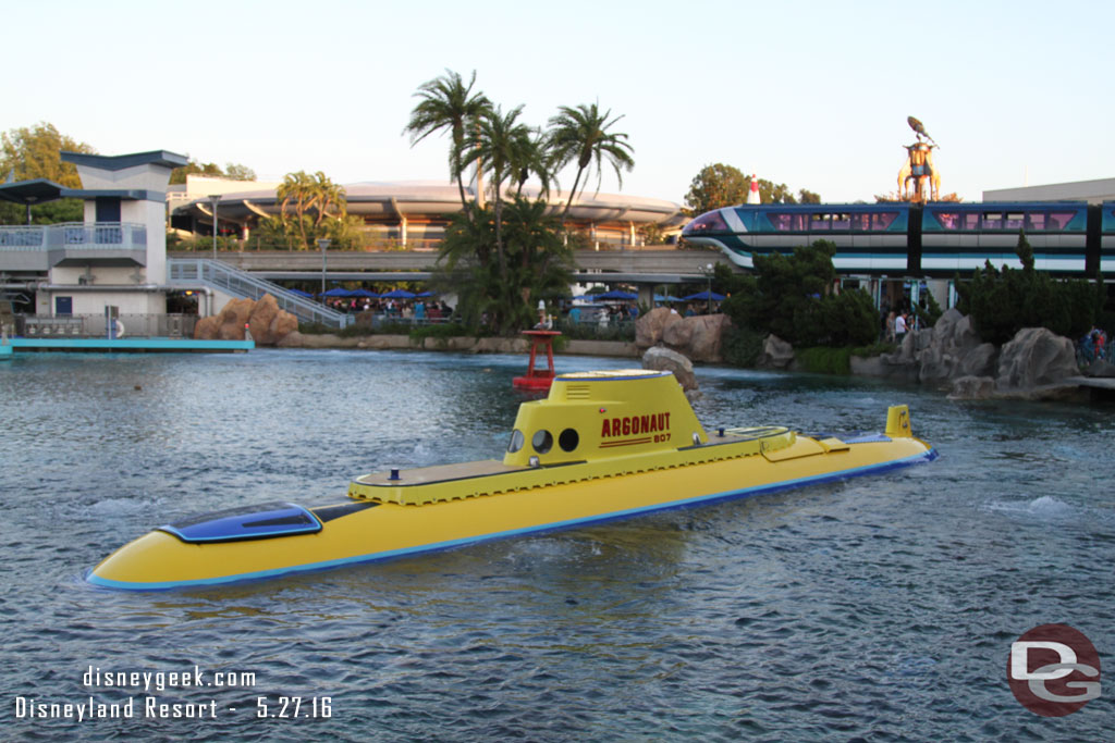 The sub lagoon as Monorail Blue arrives.