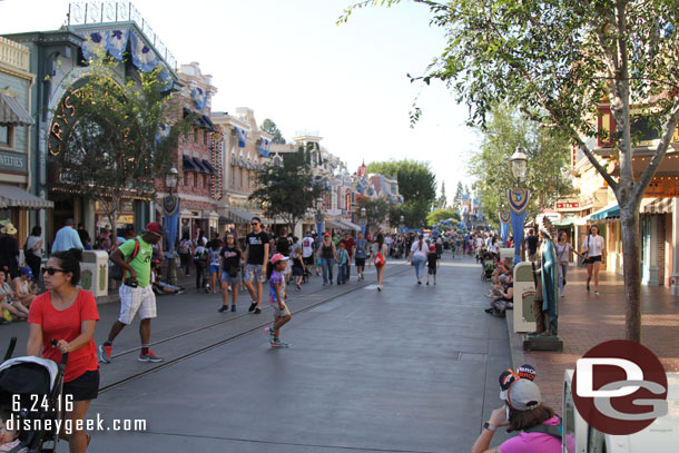 Back to Disneyland around 6:00pm, Main Street was really calm.