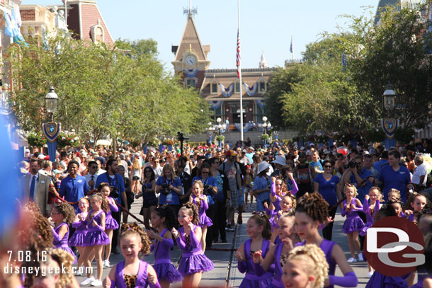 It was about a 5 minute stream of dancers.  Bringing up the back were photographers and parents.