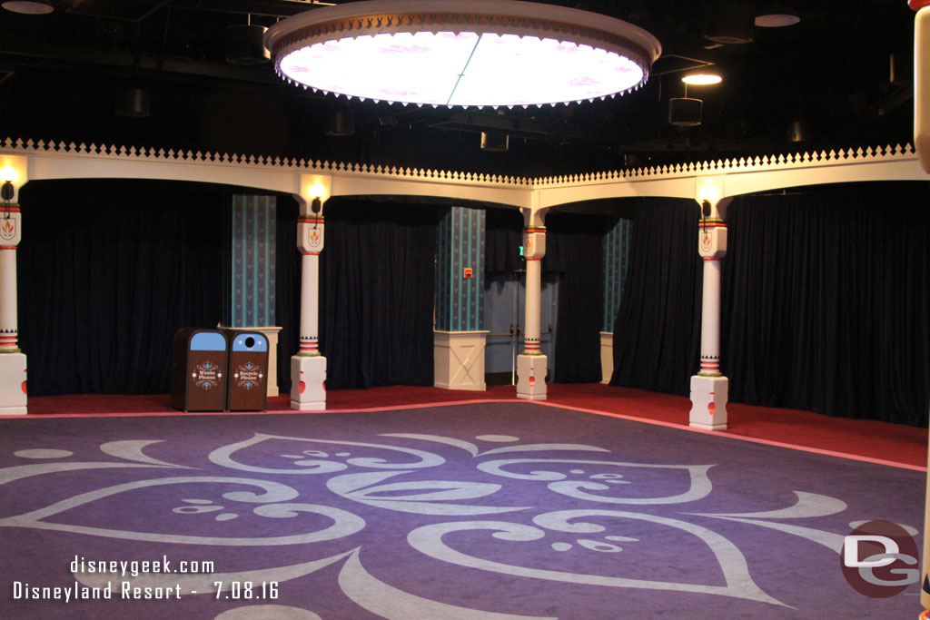 The preshow room appeared untouched.  The theater was open to go and sit down and wait for the next show.  I had about 5 minutes to wait.  Inside they were projecting a forest on the screens above the doors and had a 3D placeholder on the screen for the film until it started.