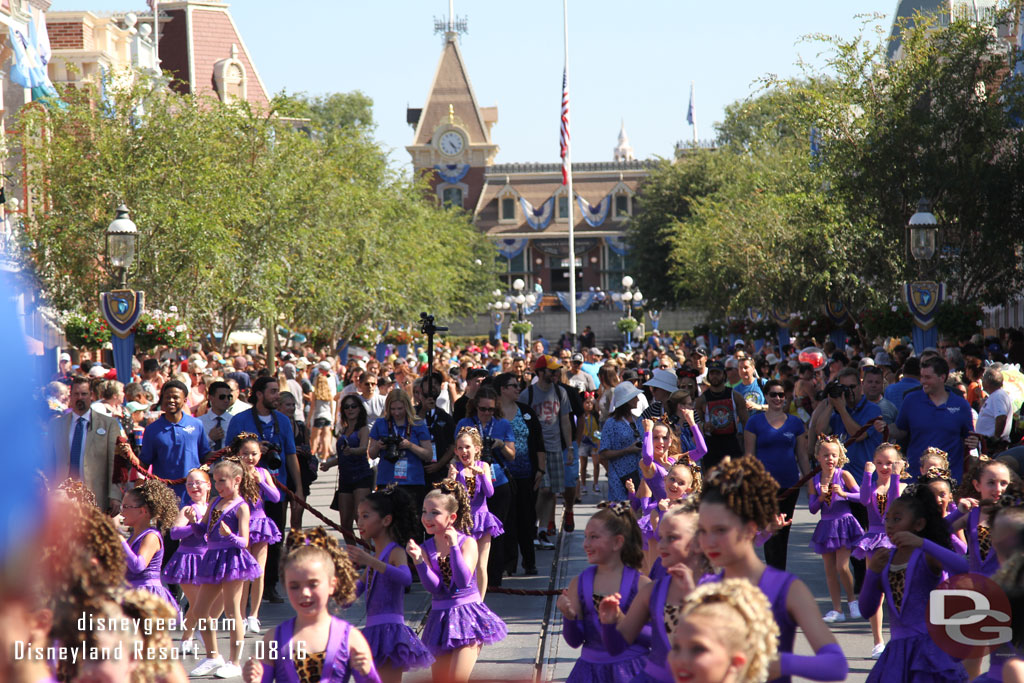 It was about a 5 minute stream of dancers.  Bringing up the back were photographers and parents.