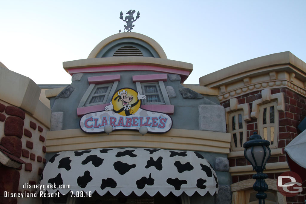 Clarabelles features frozen yogurt again.