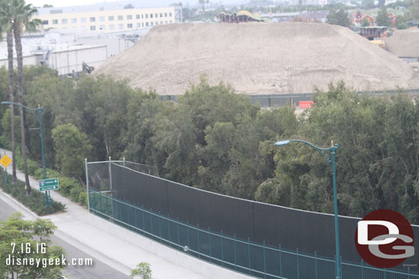 The new fence along Disneyland Drive looks complete in this area.