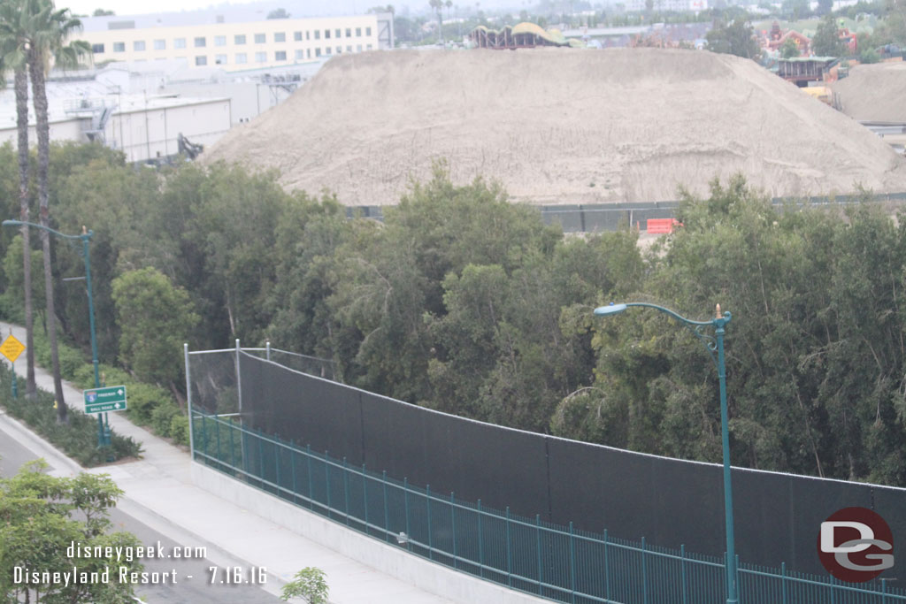 The new fence along Disneyland Drive looks complete in this area.