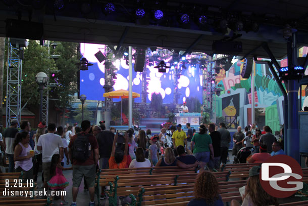 More guests dancing than sitting.. different than it has been on my previous visits.