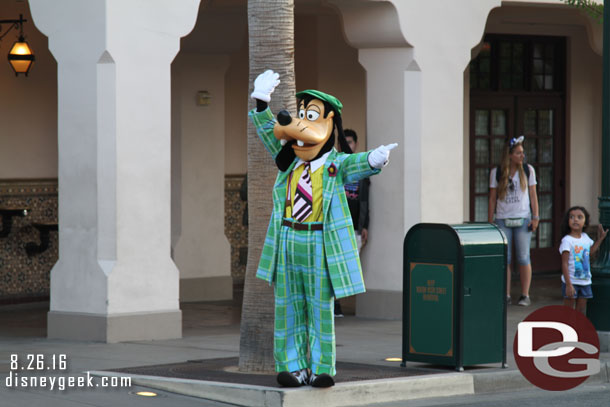 Goofy trying to hitch a ride with 5 & Dime