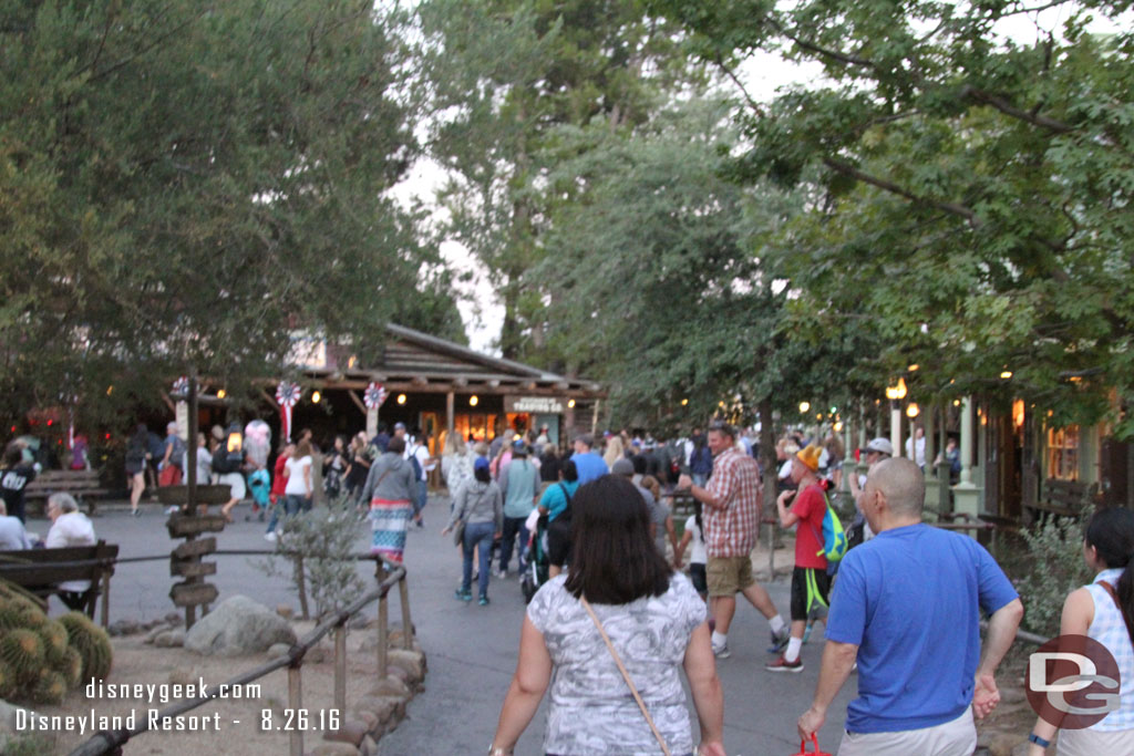 There were a fair number of guests walking around but it was not crowded.