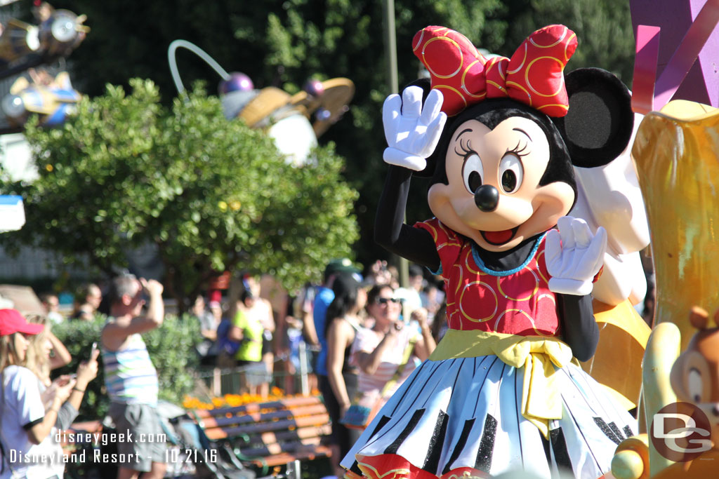 Minnie onboard the lead float too.