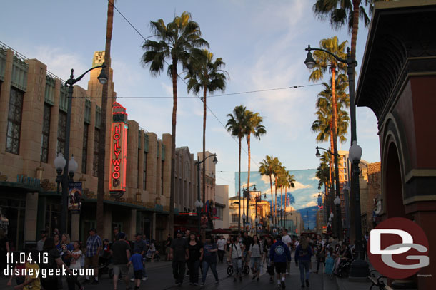 Hollywood Blvd has no decorations yet.