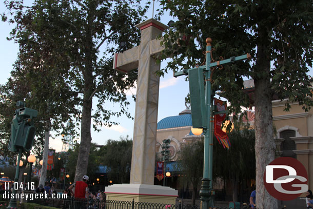 New light stands added to  Paradise Park.  Looked to be spot lights pointing at the fountain area.