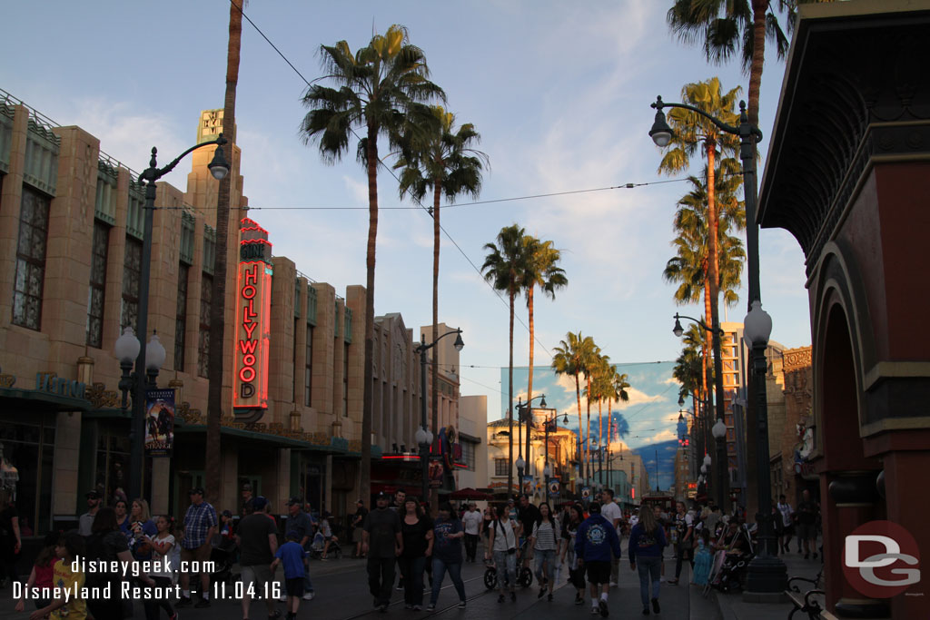 Hollywood Blvd has no decorations yet.