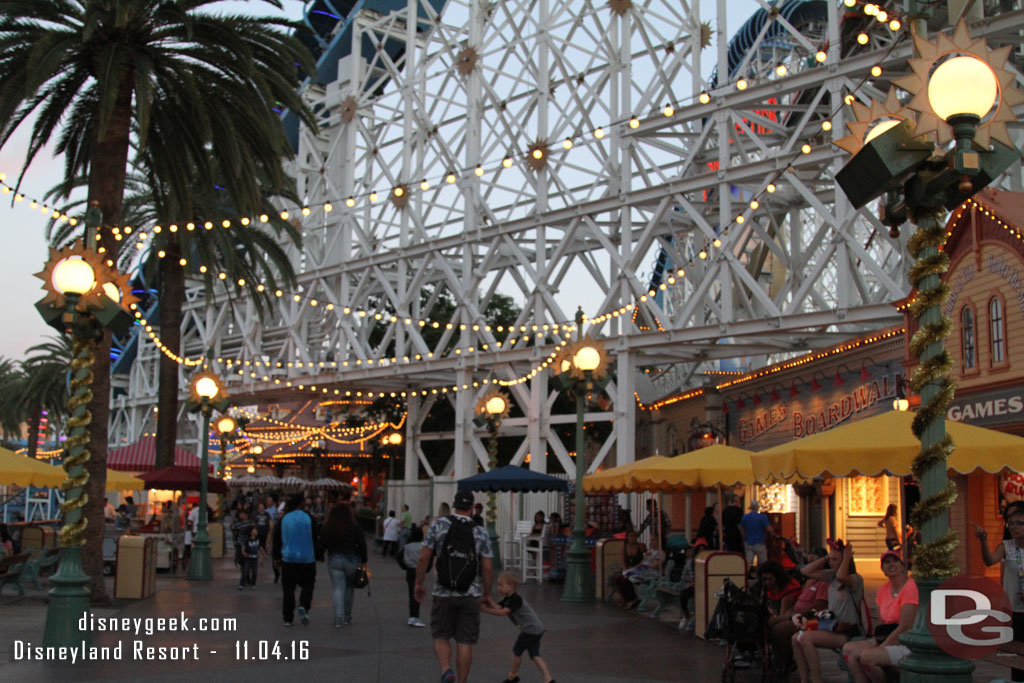 Garland along Paradise Pier.