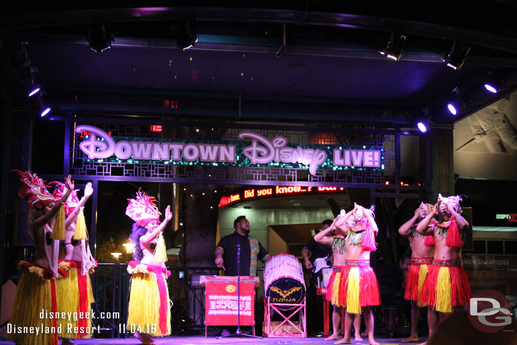 Tupua performing in Downtown Disney tonight.