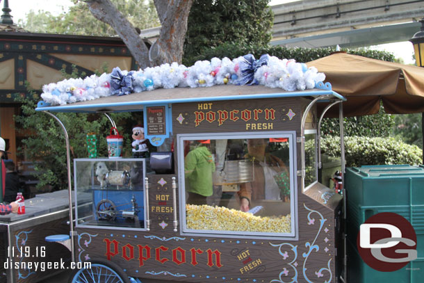 All is quite at the popcorn stand this morning.  A someone odd site after seeing the very long lines in Tokyo all week.