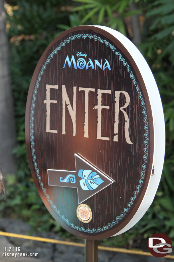 A Moana meet and greet is set up near the Jungle Cruise Exit/Oasis.  In the courtyard the Aladdin group usually uses.