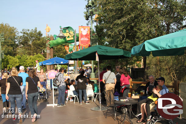 Guests at the arts and crafts area.