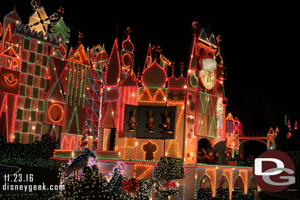 Back to Small World with the plan to see the projection show from this angle (but it did not run)