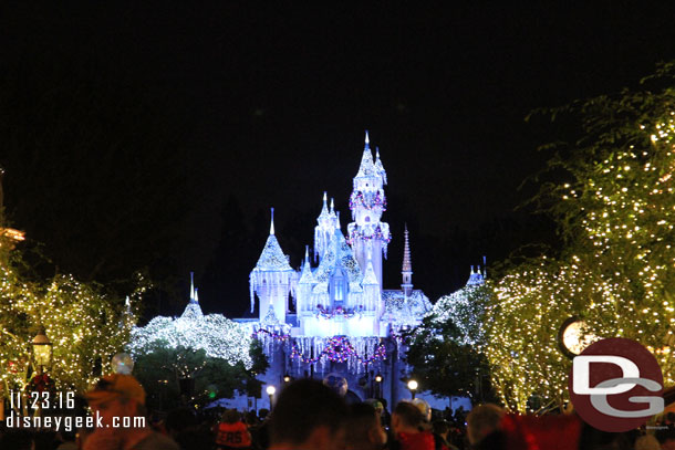 Found a spot for Believe in Holiday Magic just as they played the 15 min announcement and warning that it may be cancelled due to winds.