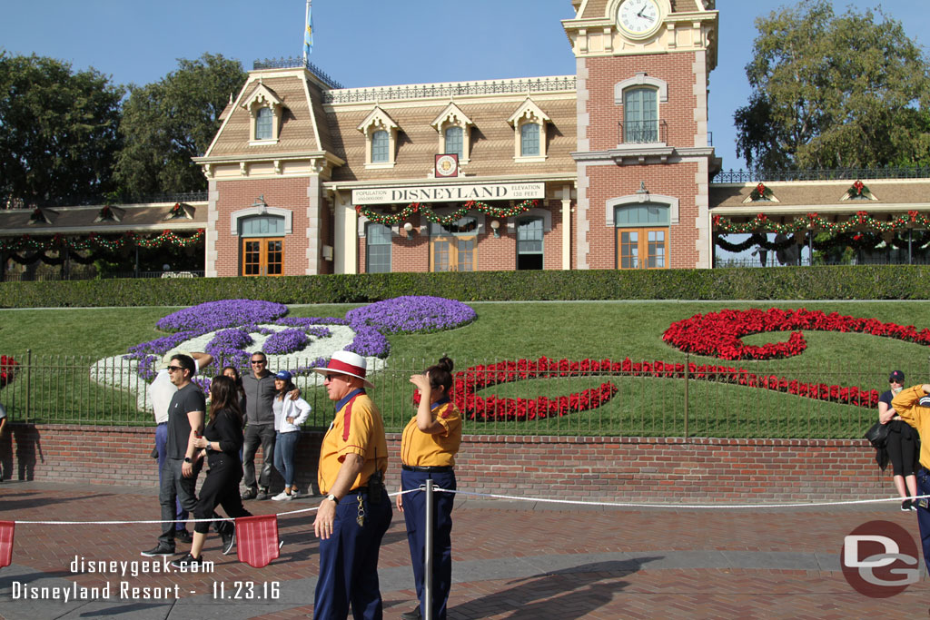 In Disneyland they had a rope up and several cast members to separate entrance and exit traffic.