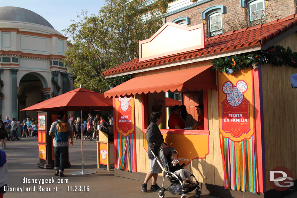 Walking through the Festival of Holidays, the marketplaces were not busy this afternoon.  This was around 2:30.