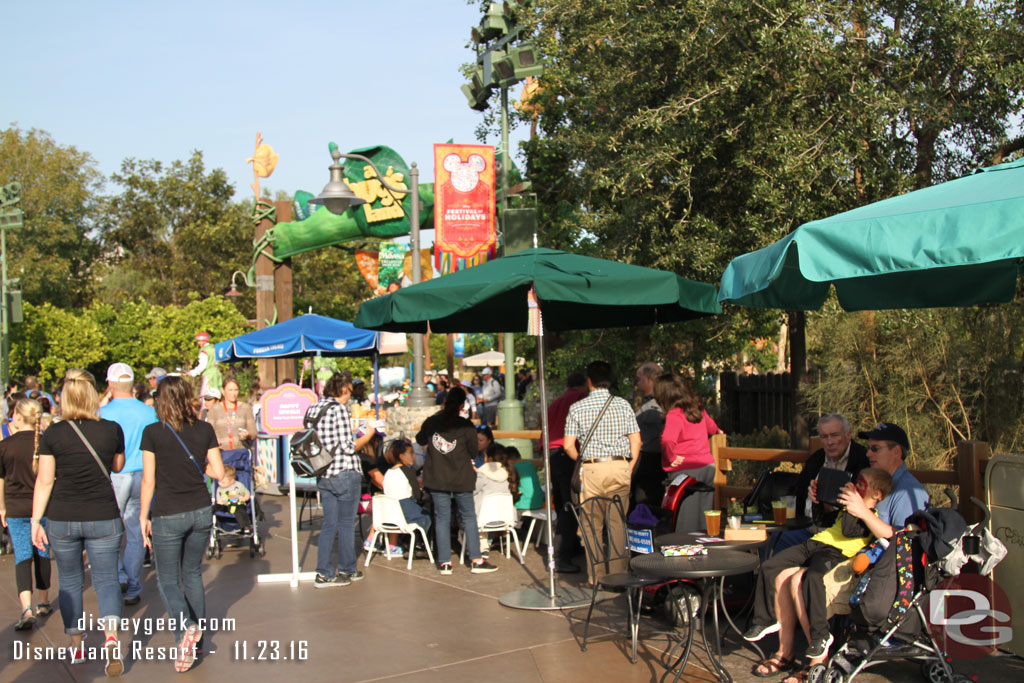 Guests at the arts and crafts area.