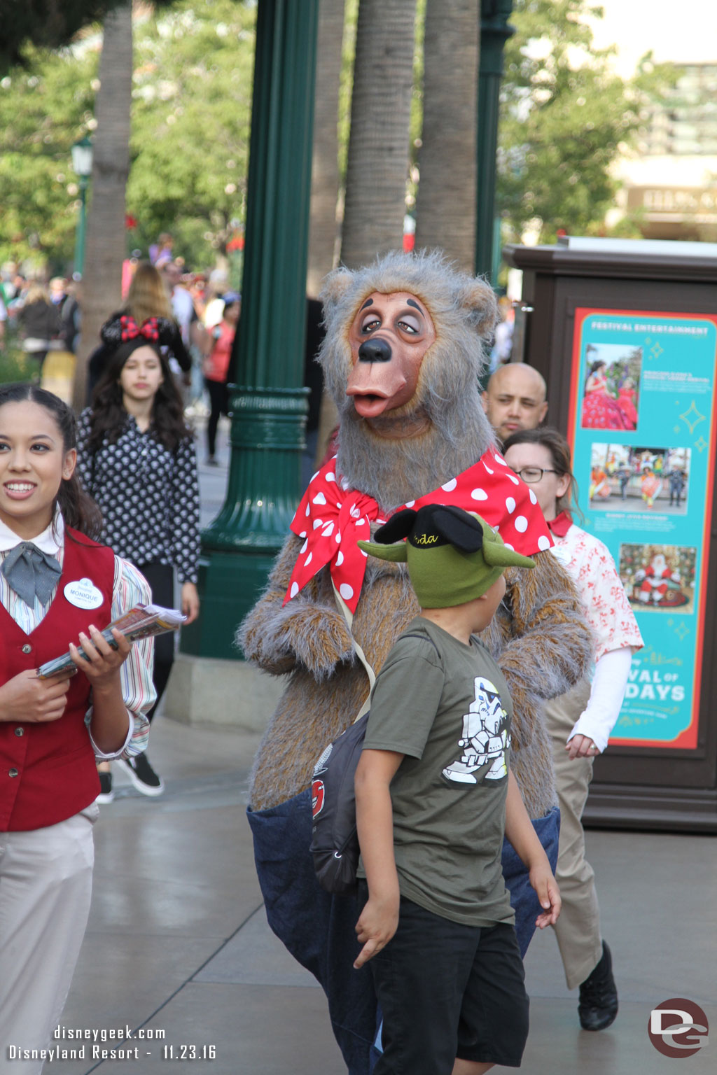 Liverlips coming out to join him.  It is great seeing the bears out.  Too bad they do not perform anymore in Anaheim. I had to go to Tokyo to see their Christmas show! (Which by the way is great to see the Country Bears sing Christmas songs in Japanese!!)